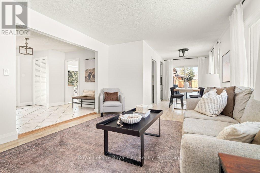 5749 Second Line E, Guelph/Eramosa, ON - Indoor Photo Showing Living Room