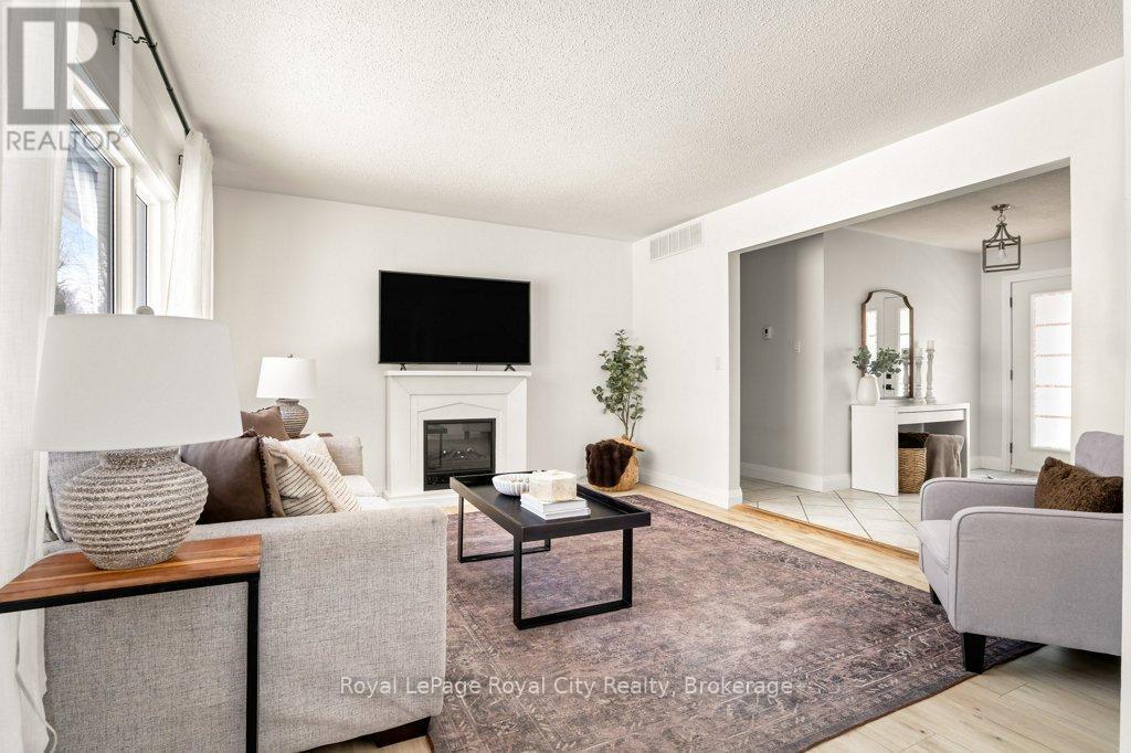 5749 Second Line E, Guelph/Eramosa, ON - Indoor Photo Showing Living Room With Fireplace