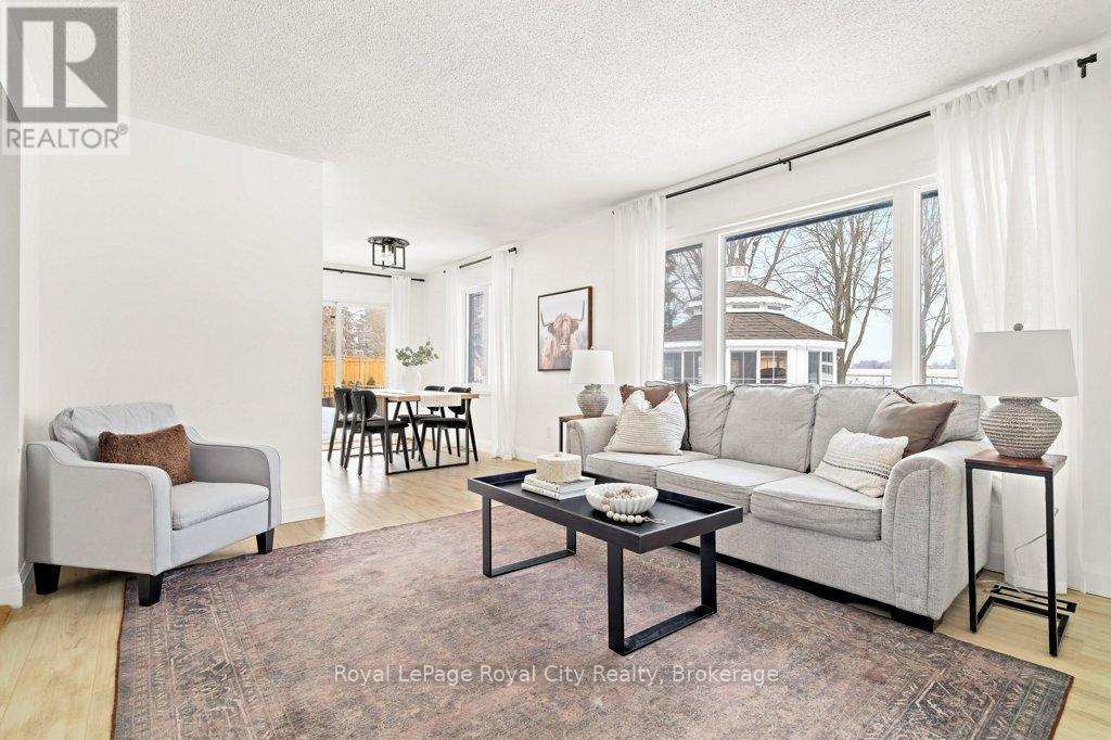 5749 Second Line E, Guelph/Eramosa, ON - Indoor Photo Showing Living Room