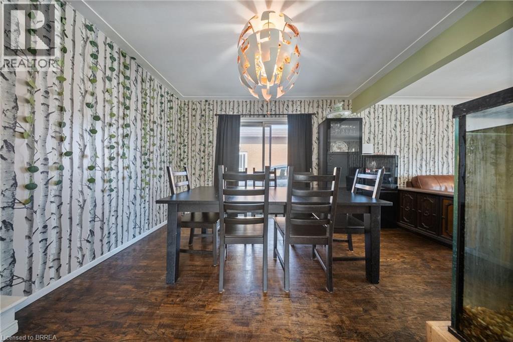 330 East 18Th Street, Hamilton, ON - Indoor Photo Showing Dining Room