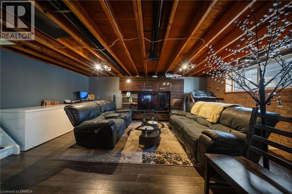 330 East 18Th Street, Hamilton, ON - Indoor With Fireplace