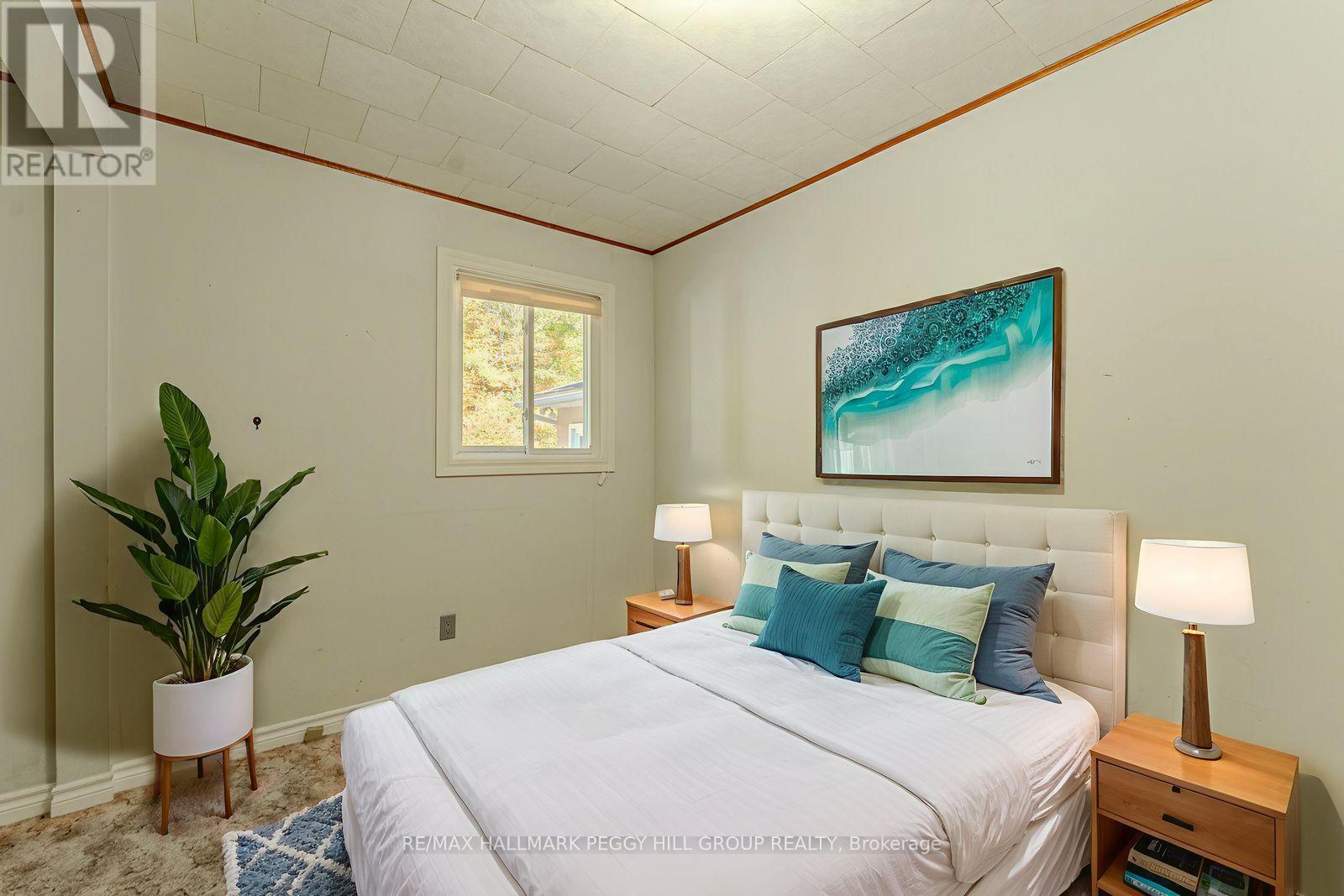 350 5 Concession W, Tiny, ON - Indoor Photo Showing Bedroom