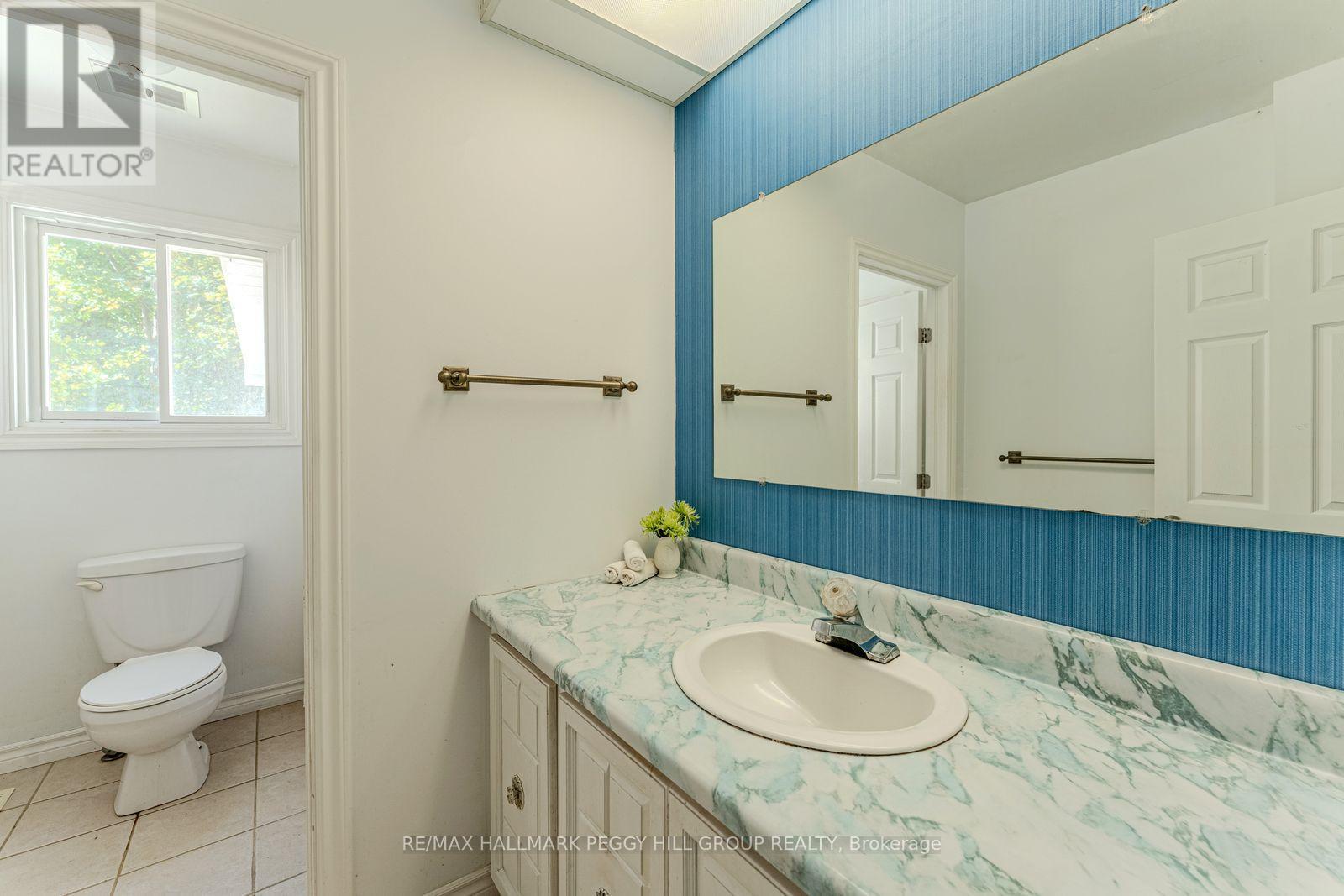 350 5 Concession W, Tiny, ON - Indoor Photo Showing Bathroom
