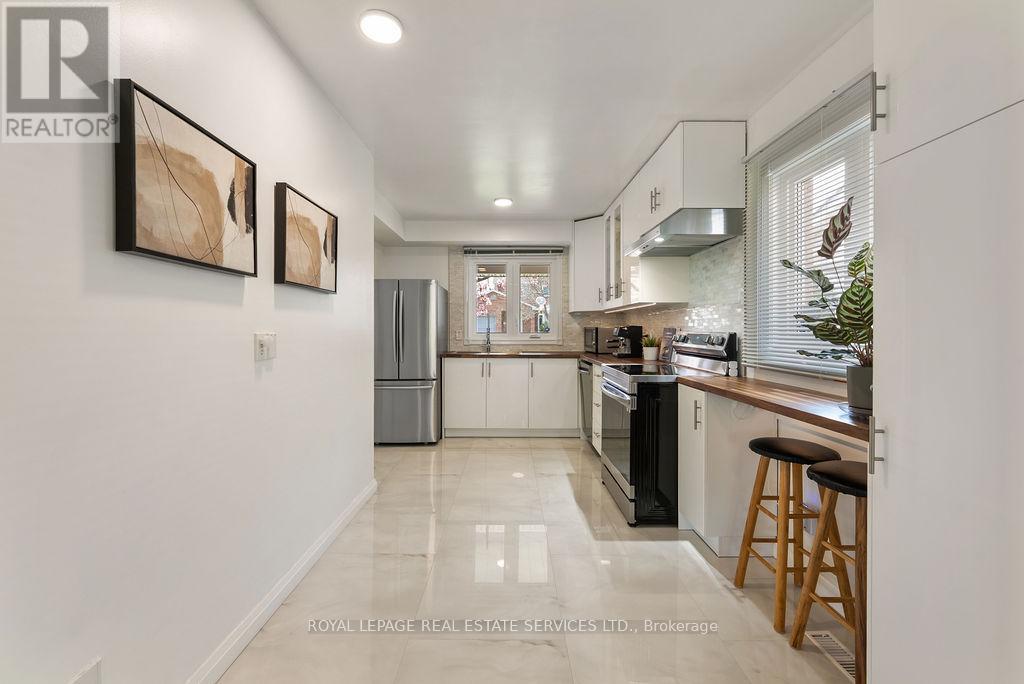161 Riverview Street, Oakville, ON - Indoor Photo Showing Kitchen