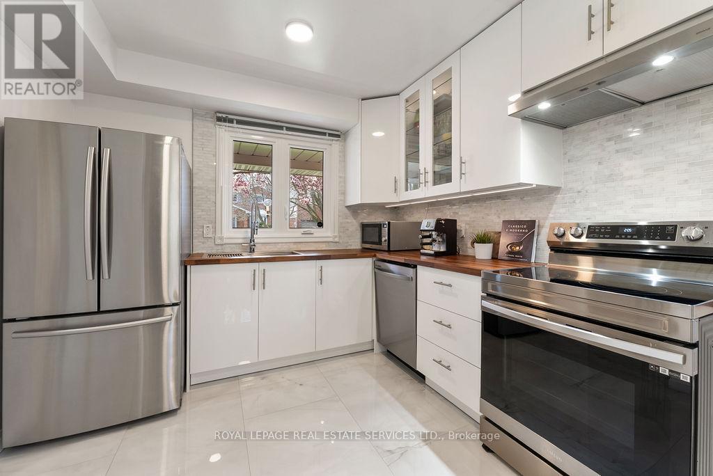 161 Riverview Street, Oakville, ON - Indoor Photo Showing Kitchen With Stainless Steel Kitchen