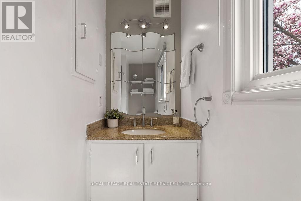 161 Riverview Street, Oakville, ON - Photo Showing Bathroom