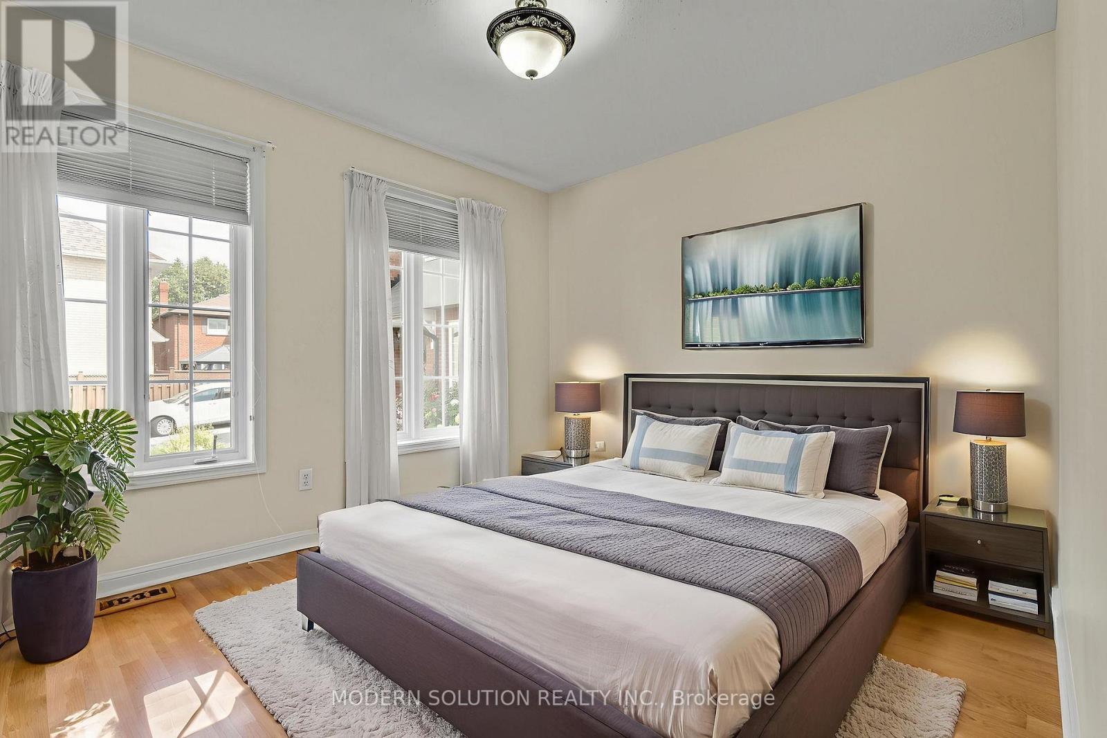6431 Tenth Line W, Mississauga, ON - Indoor Photo Showing Bedroom