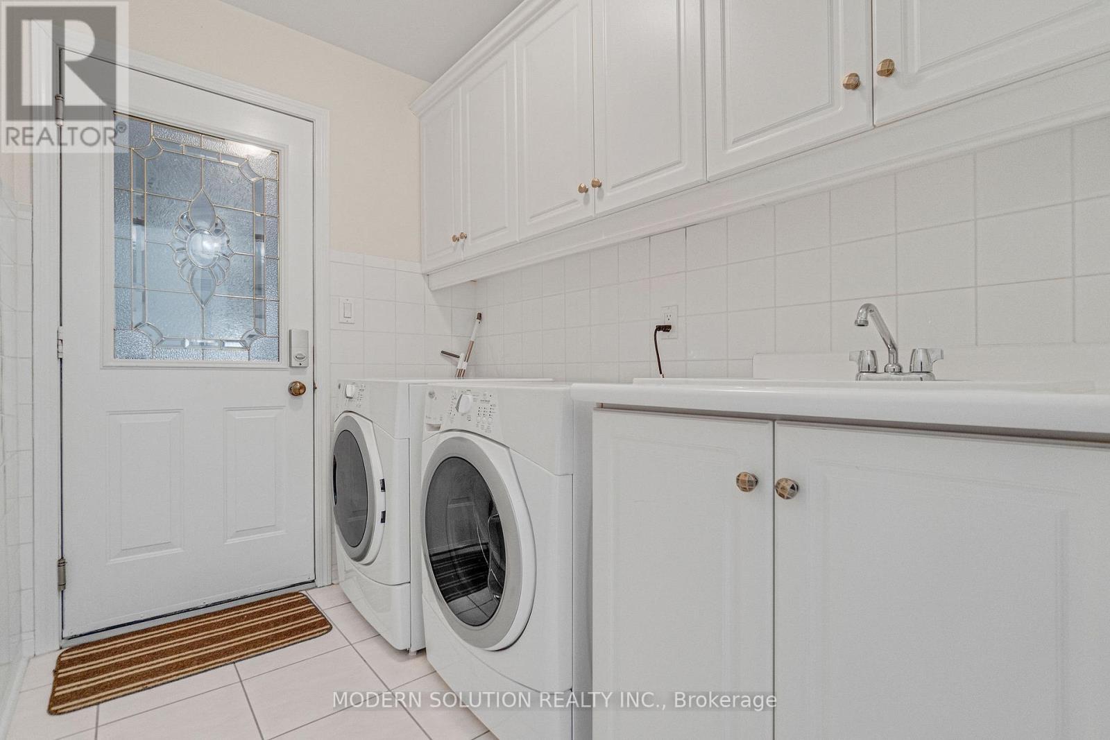 6431 Tenth Line W, Mississauga, ON - Indoor Photo Showing Laundry Room