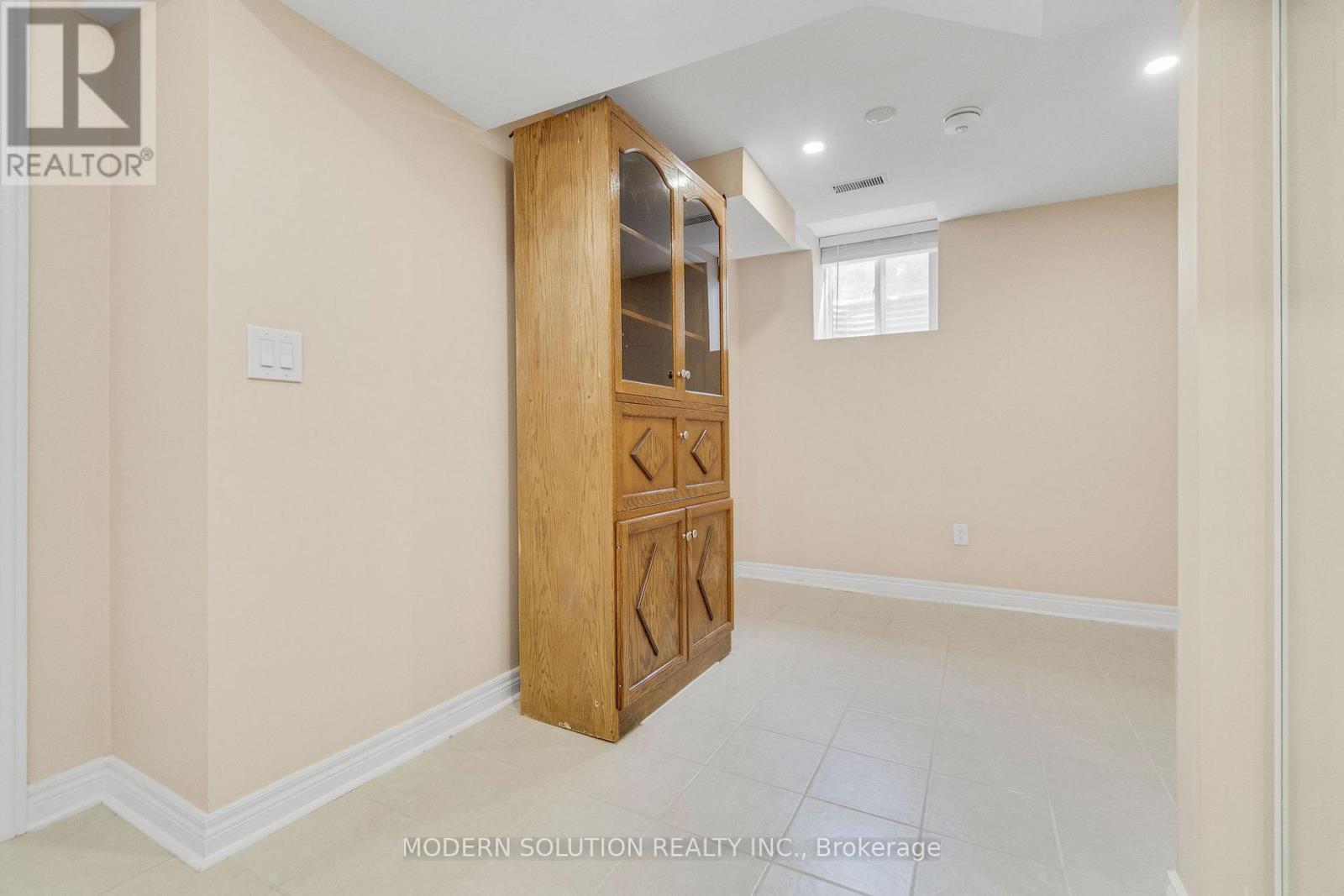 6431 Tenth Line W, Mississauga, ON - Indoor