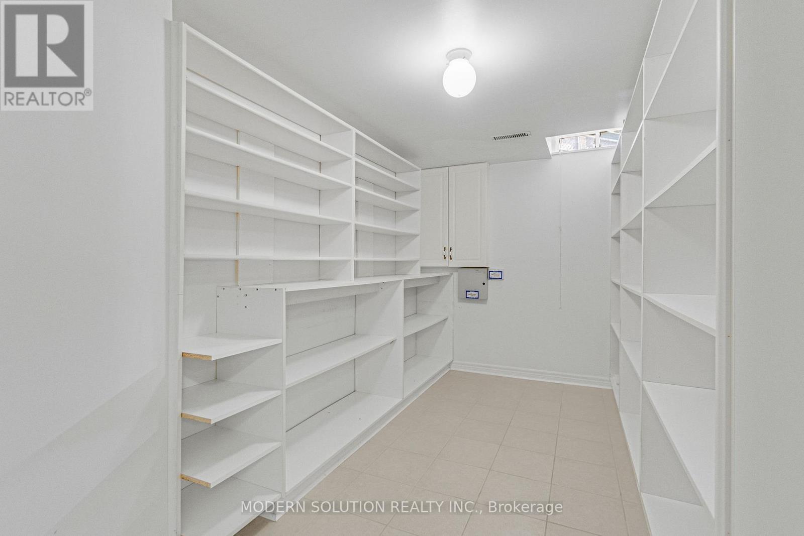 6431 Tenth Line W, Mississauga, ON - Indoor With Storage