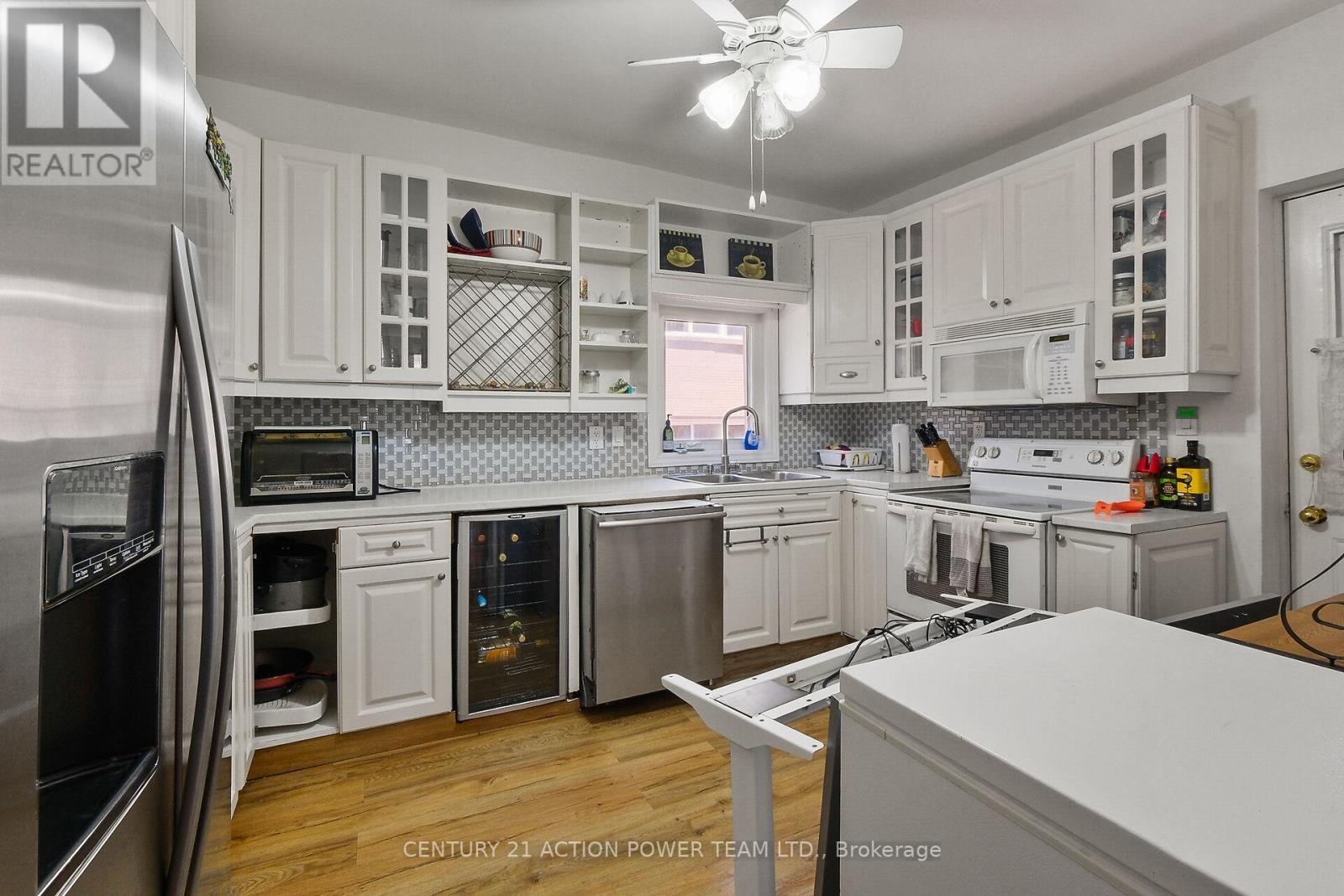 10 Lower Charlotte Street, Ottawa, ON - Indoor Photo Showing Kitchen