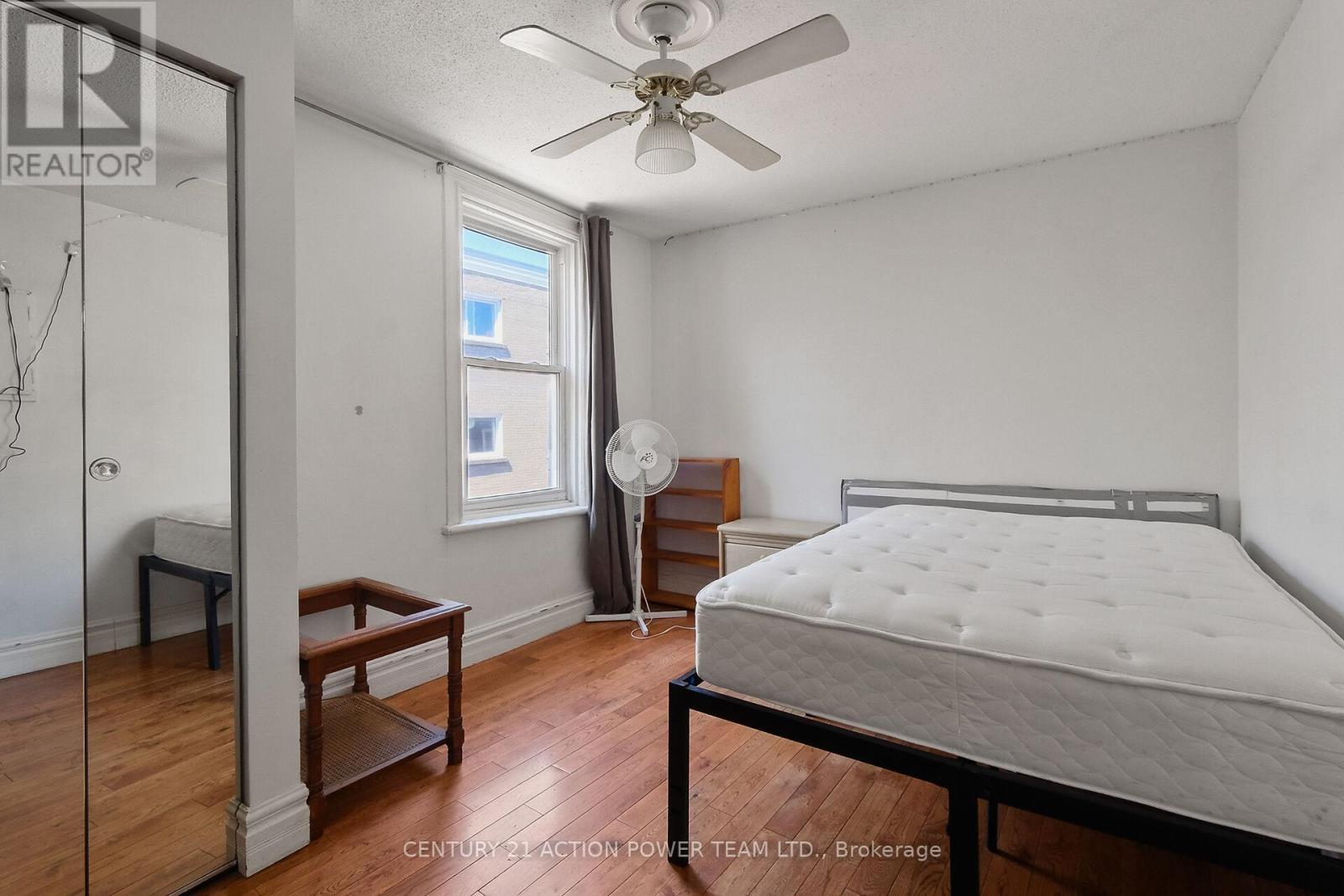 10 Lower Charlotte Street, Ottawa, ON - Indoor Photo Showing Bedroom