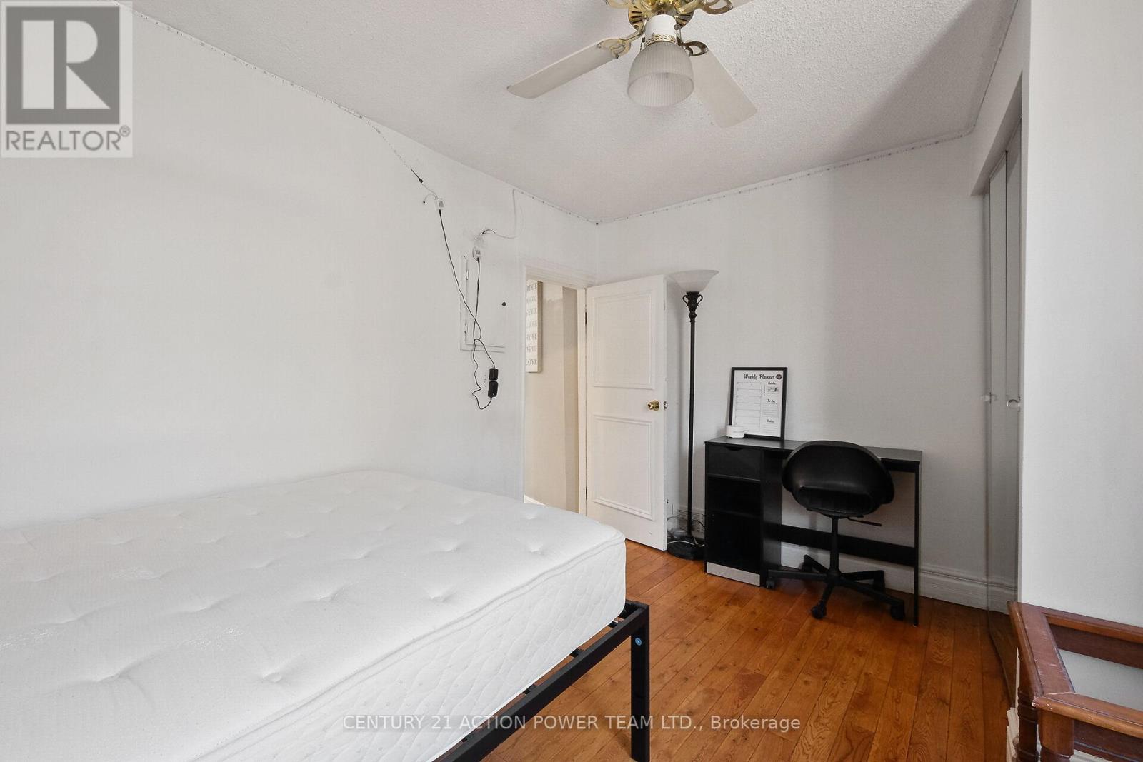 10 Lower Charlotte Street, Ottawa, ON - Indoor Photo Showing Bedroom