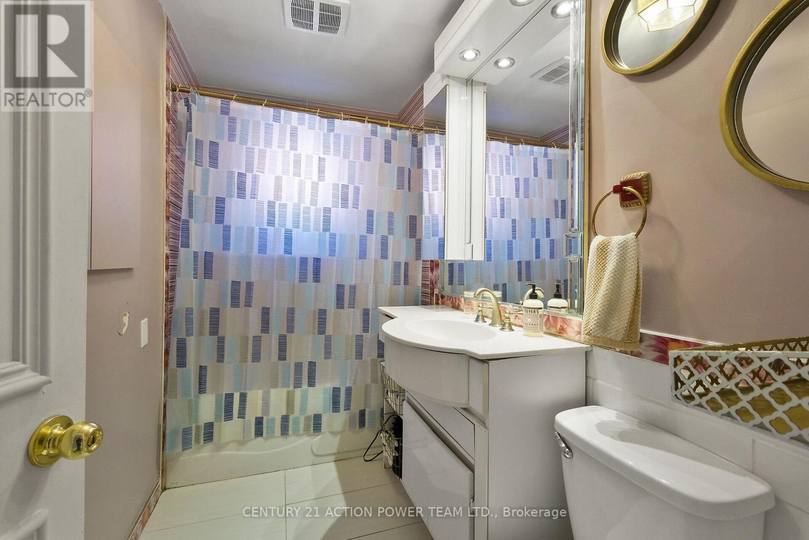 10 Lower Charlotte Street, Ottawa, ON - Indoor Photo Showing Bathroom