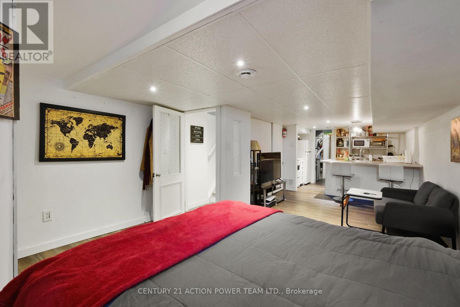 10 Lower Charlotte Street, Ottawa, ON - Indoor