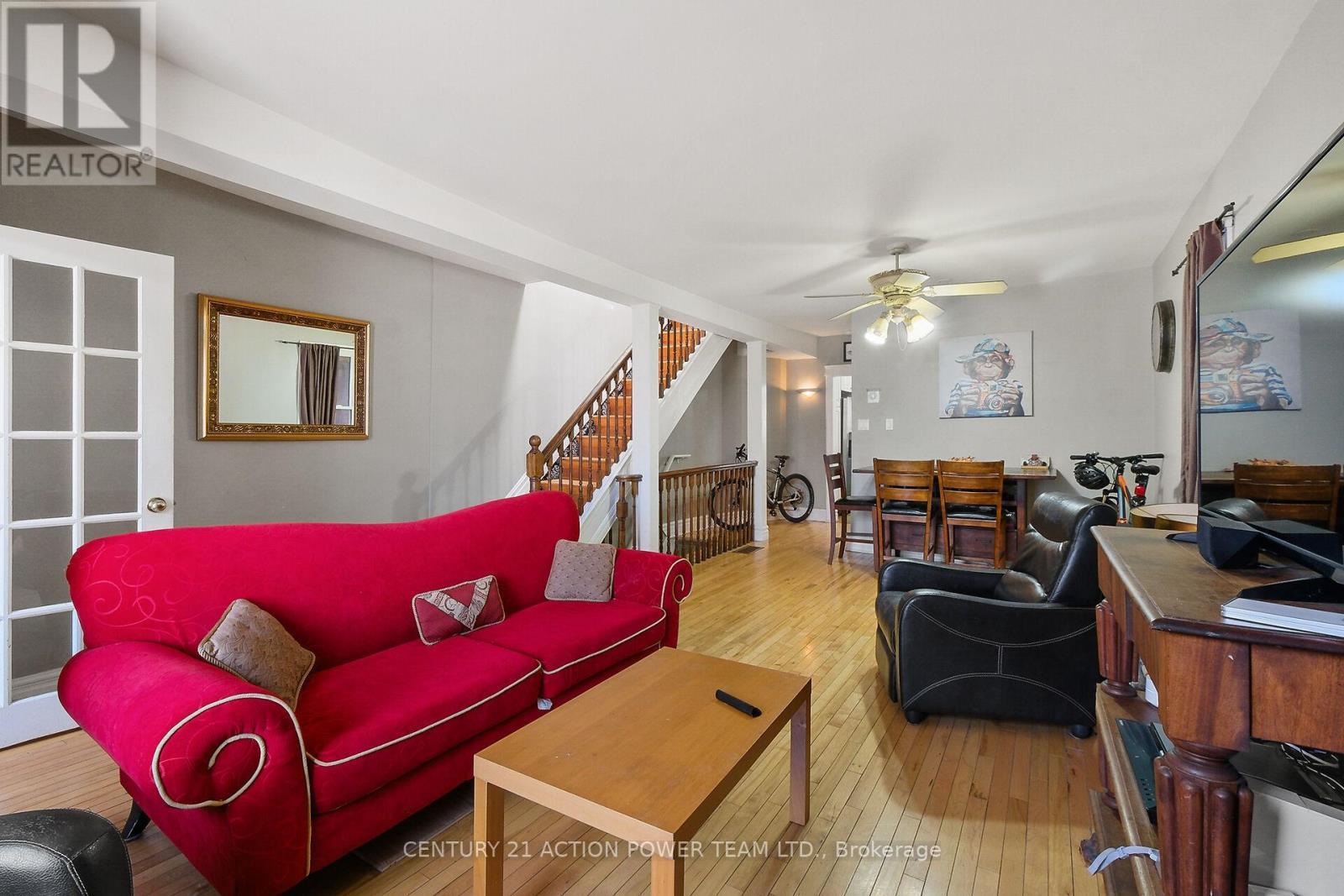 10 Lower Charlotte Street, Ottawa, ON - Indoor Photo Showing Living Room
