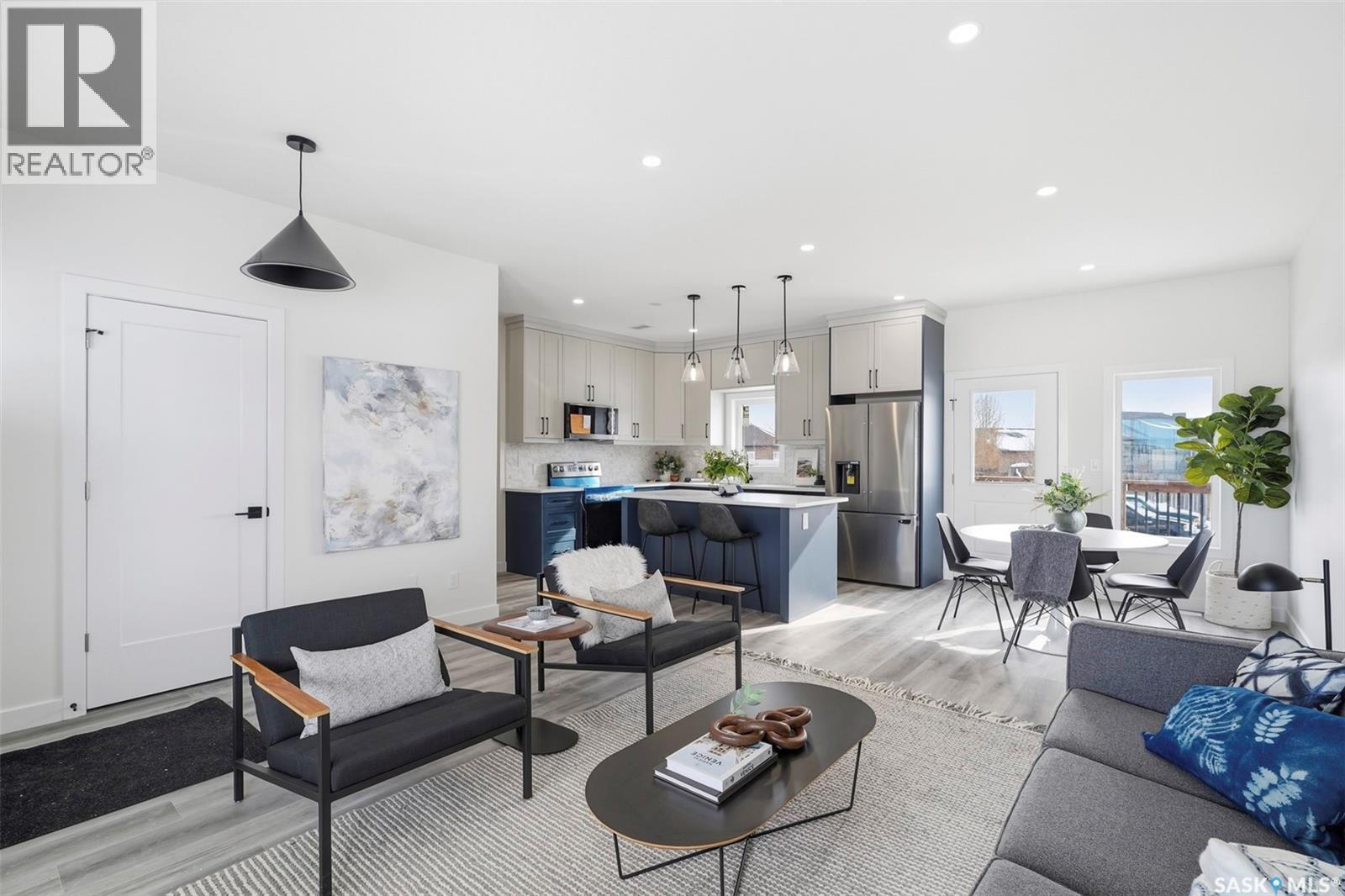 442 Kinloch Crescent, Saskatoon, SK - Indoor Photo Showing Living Room