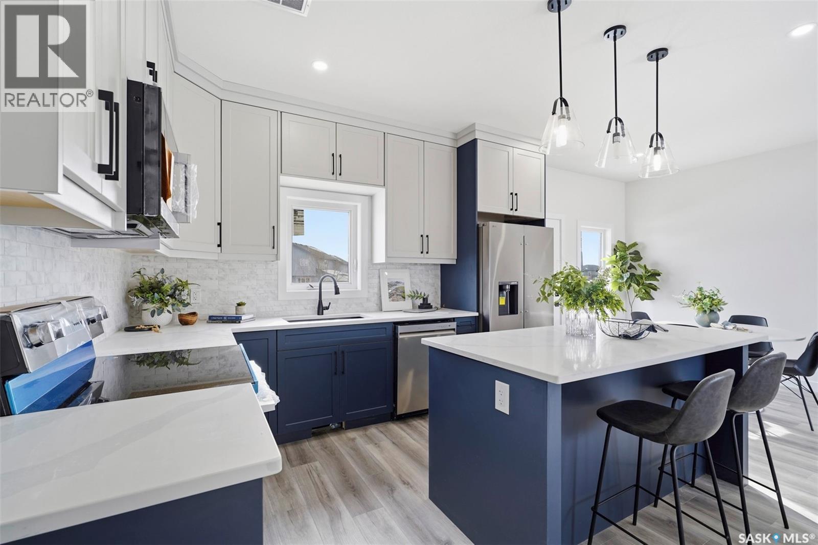442 Kinloch Crescent, Saskatoon, SK - Indoor Photo Showing Kitchen With Upgraded Kitchen