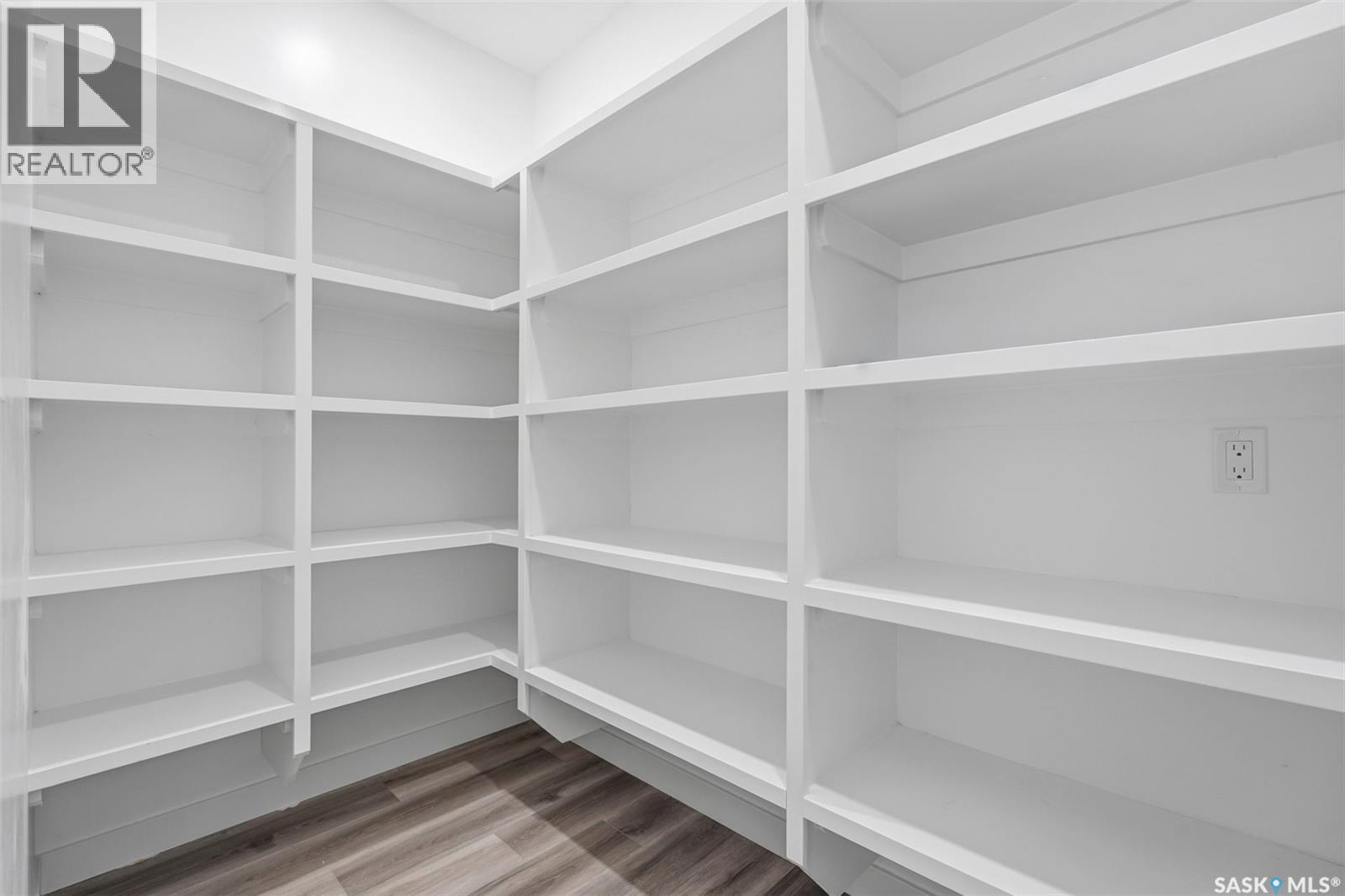 442 Kinloch Crescent, Saskatoon, SK - Indoor With Storage