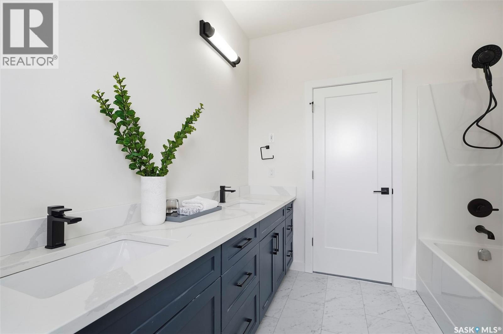 442 Kinloch Crescent, Saskatoon, SK - Indoor Photo Showing Bathroom