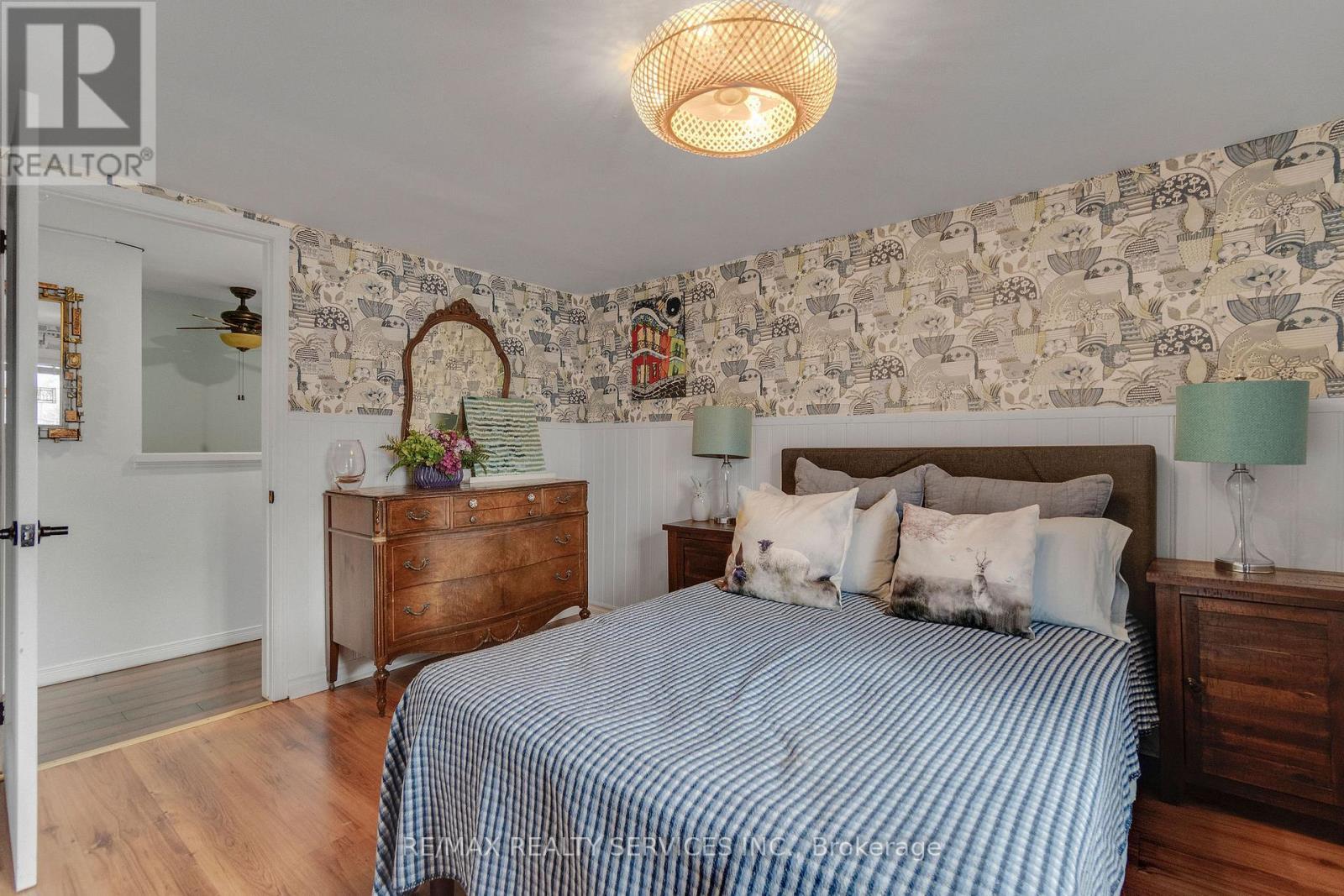 939 Beach Boulevard, Hamilton, ON - Indoor Photo Showing Bedroom