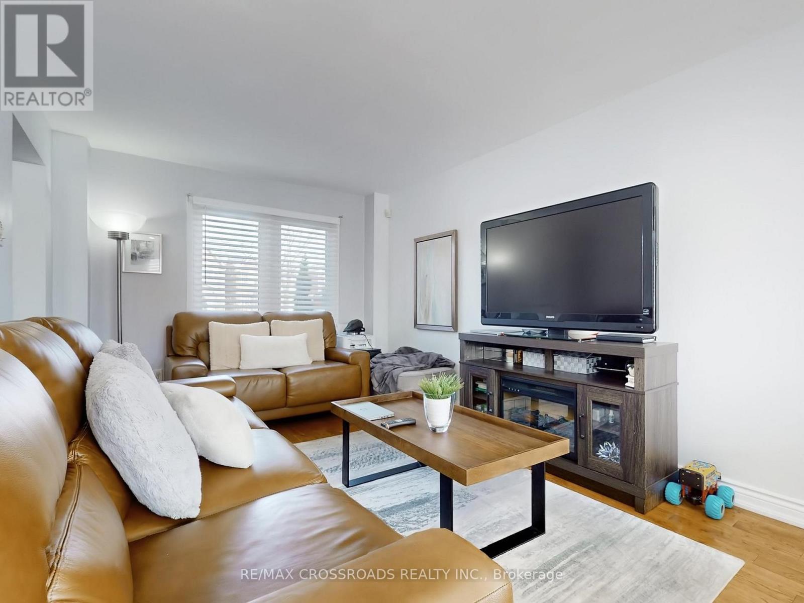 64 Sable Crescent, Whitby, ON - Indoor Photo Showing Living Room