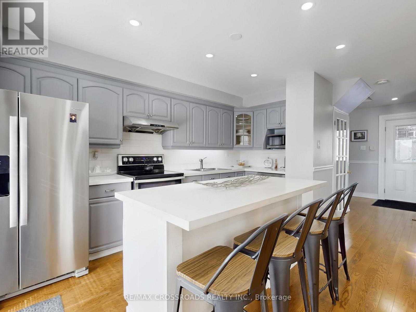 64 Sable Crescent, Whitby, ON - Indoor Photo Showing Kitchen With Upgraded Kitchen