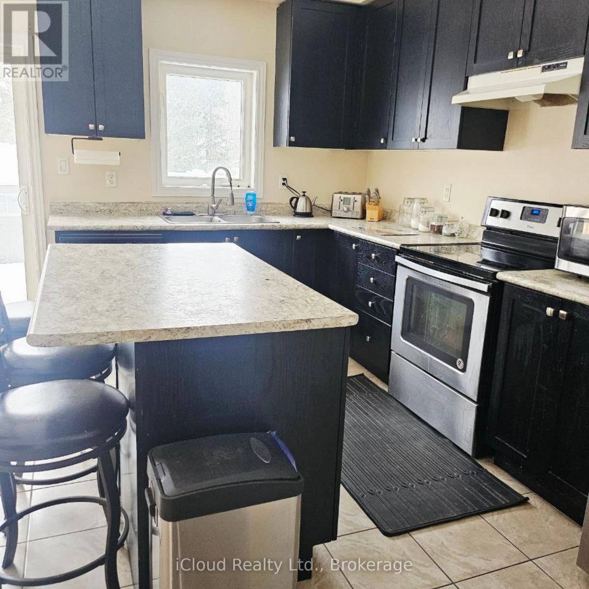 37 Milson Crescent, Essa, ON - Indoor Photo Showing Kitchen
