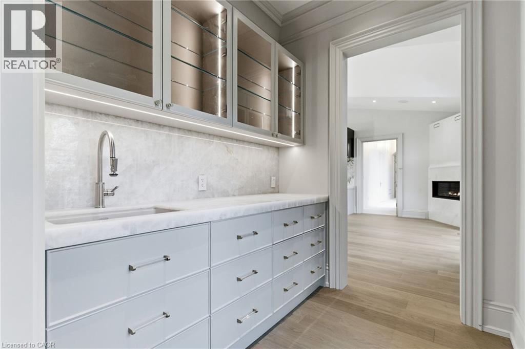 3320 Guelph Line, Burlington, ON - Indoor Photo Showing Other Room