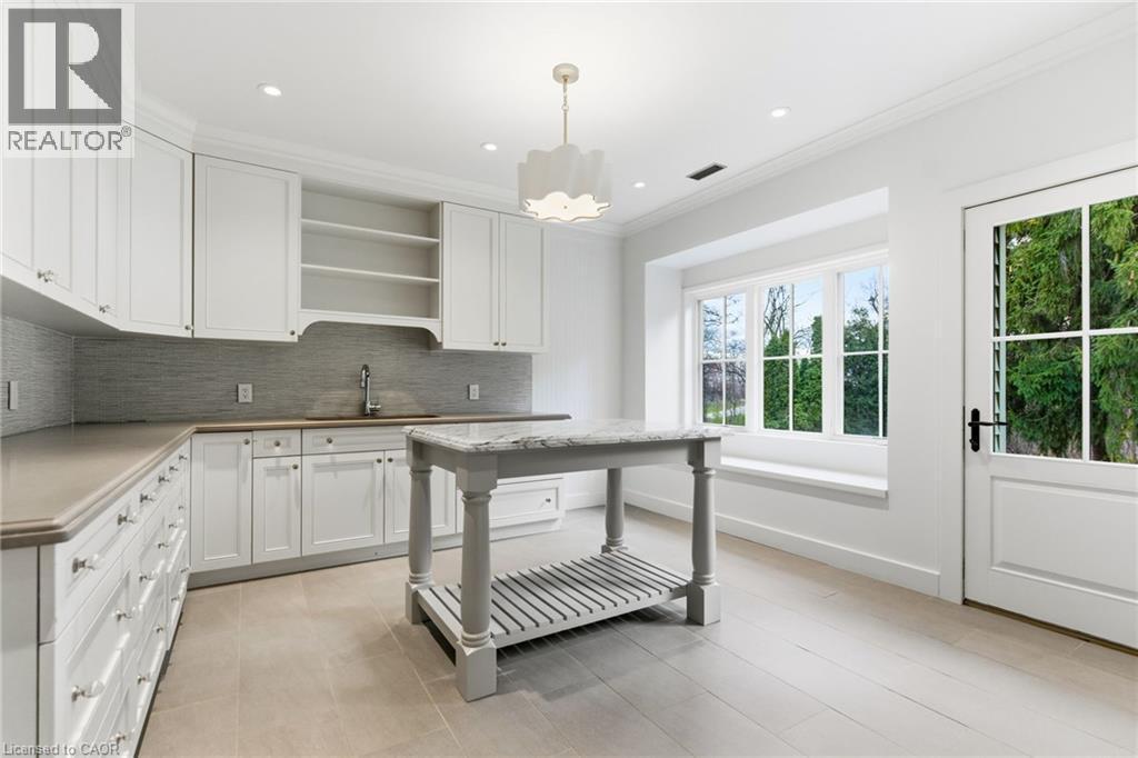 3320 Guelph Line, Burlington, ON - Indoor Photo Showing Kitchen