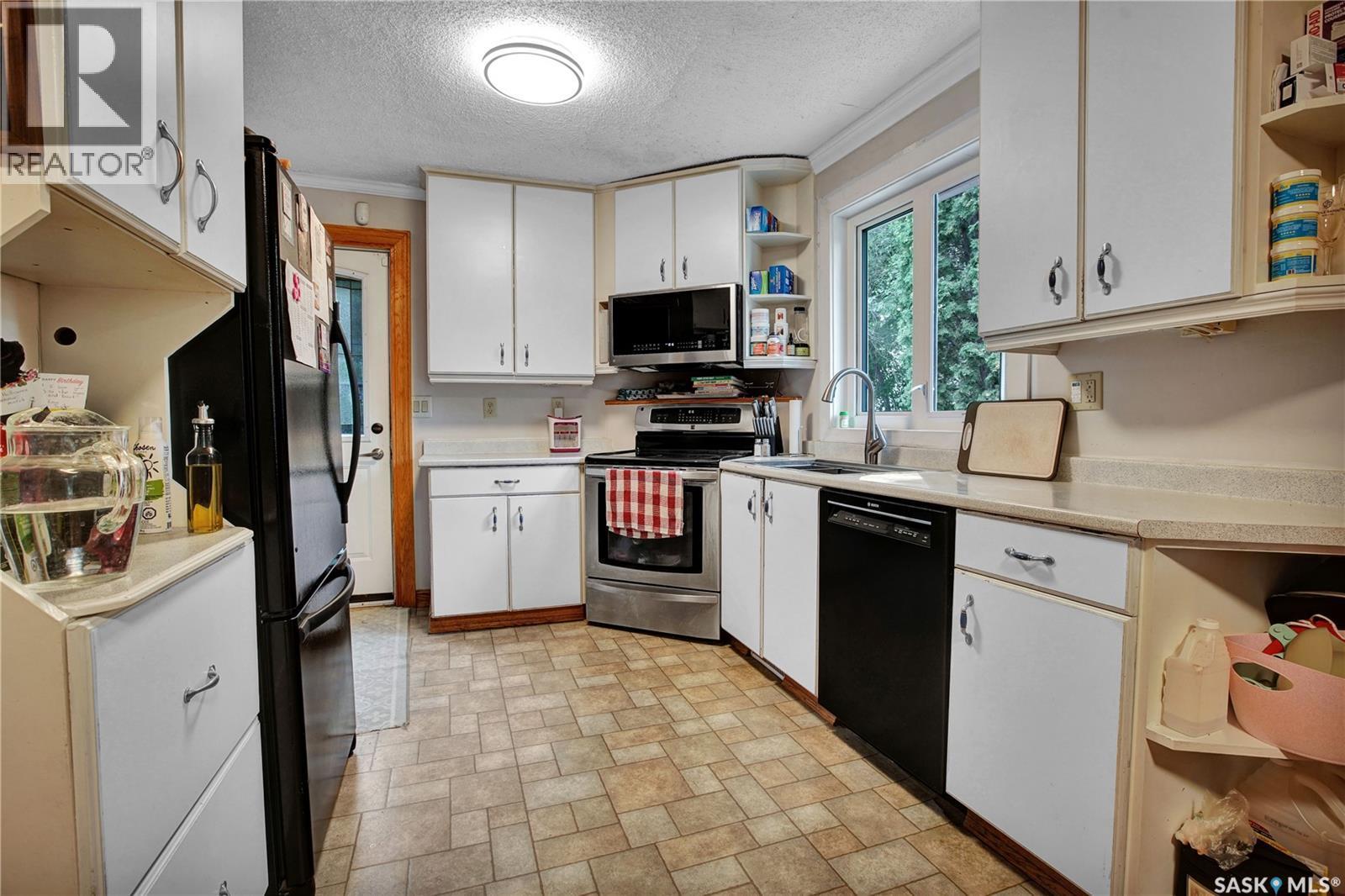 226 N Avenue S, Saskatoon, SK - Indoor Photo Showing Kitchen