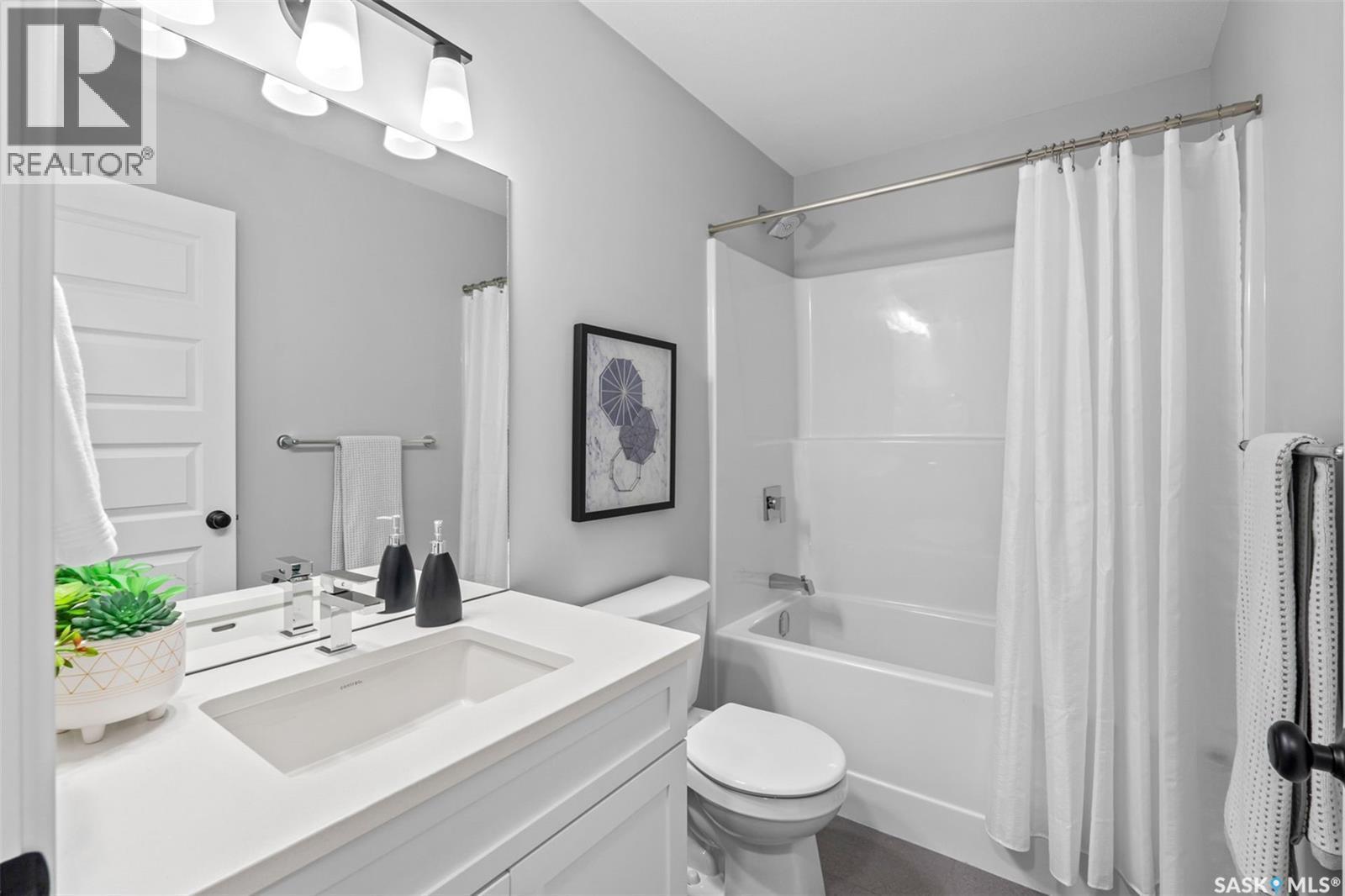 574 Traeger Manor, Saskatoon, SK - Indoor Photo Showing Bathroom