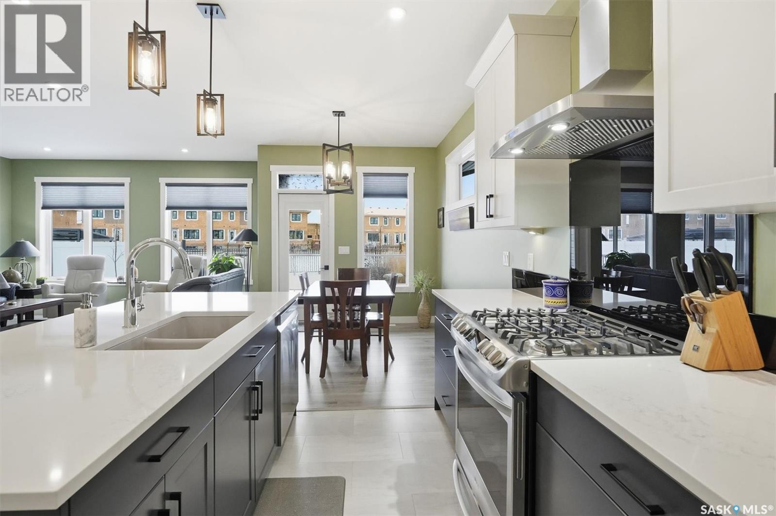 132 Forsey Avenue, Saskatoon, SK - Indoor Photo Showing Kitchen With Double Sink With Upgraded Kitchen