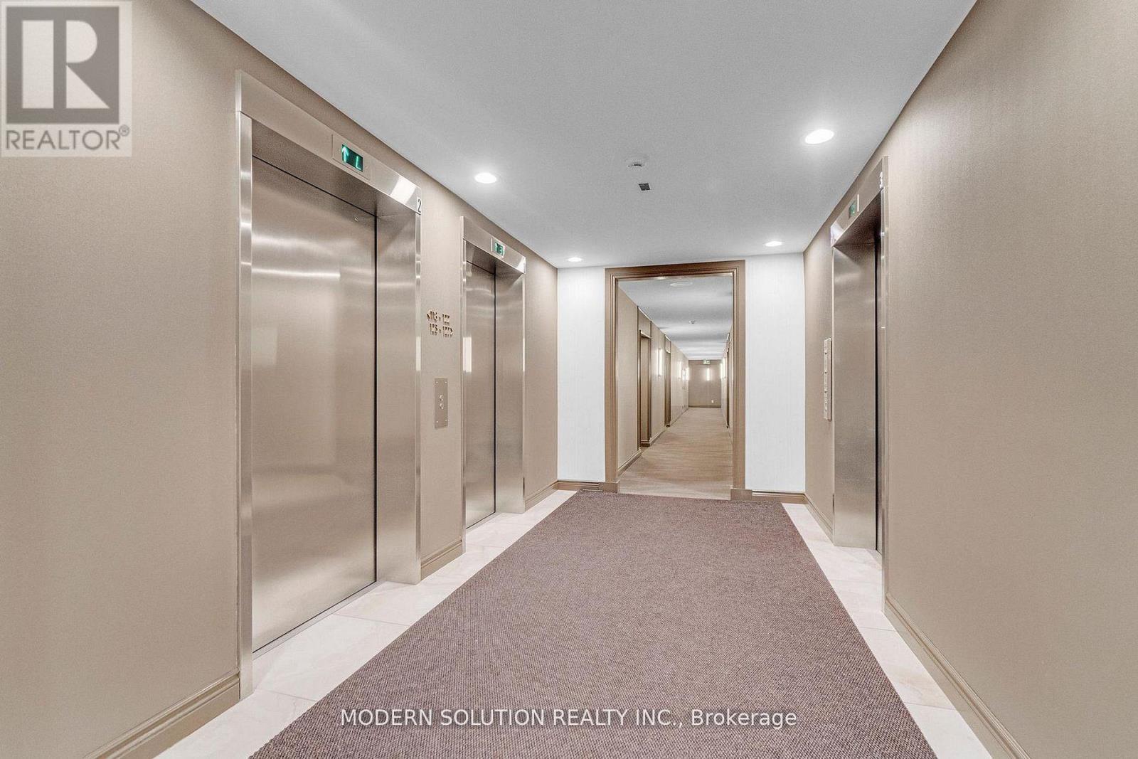 426 - 32 Clarissa Drive, Richmond Hill, ON - Indoor Photo Showing Other Room