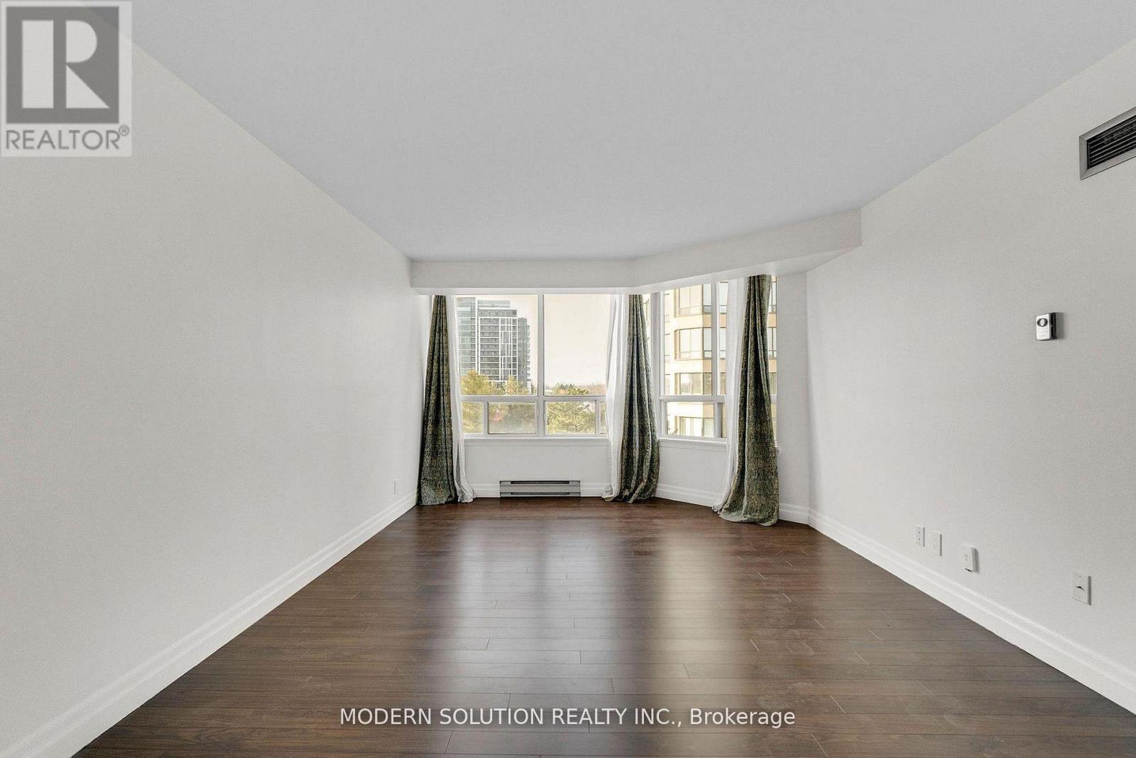 426 - 32 Clarissa Drive, Richmond Hill, ON - Indoor Photo Showing Other Room