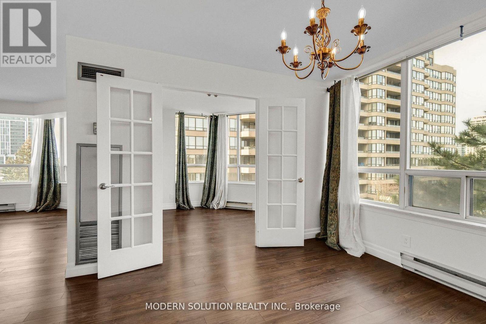 426 - 32 Clarissa Drive, Richmond Hill, ON - Indoor Photo Showing Other Room