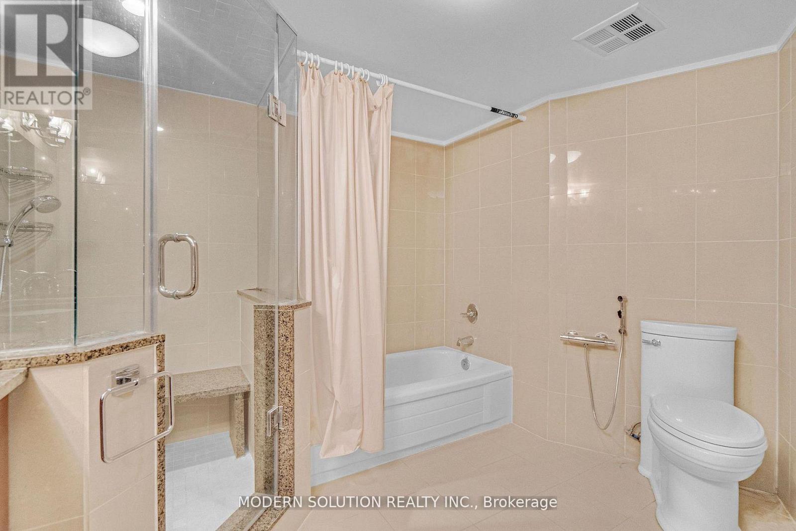 426 - 32 Clarissa Drive, Richmond Hill, ON - Indoor Photo Showing Bathroom