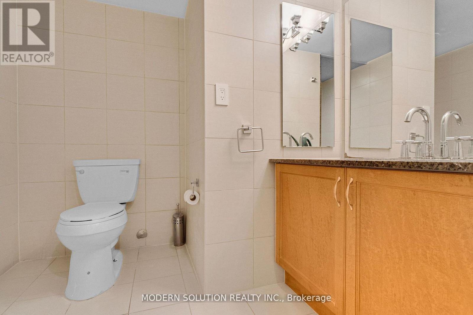 426 - 32 Clarissa Drive, Richmond Hill, ON - Indoor Photo Showing Bathroom