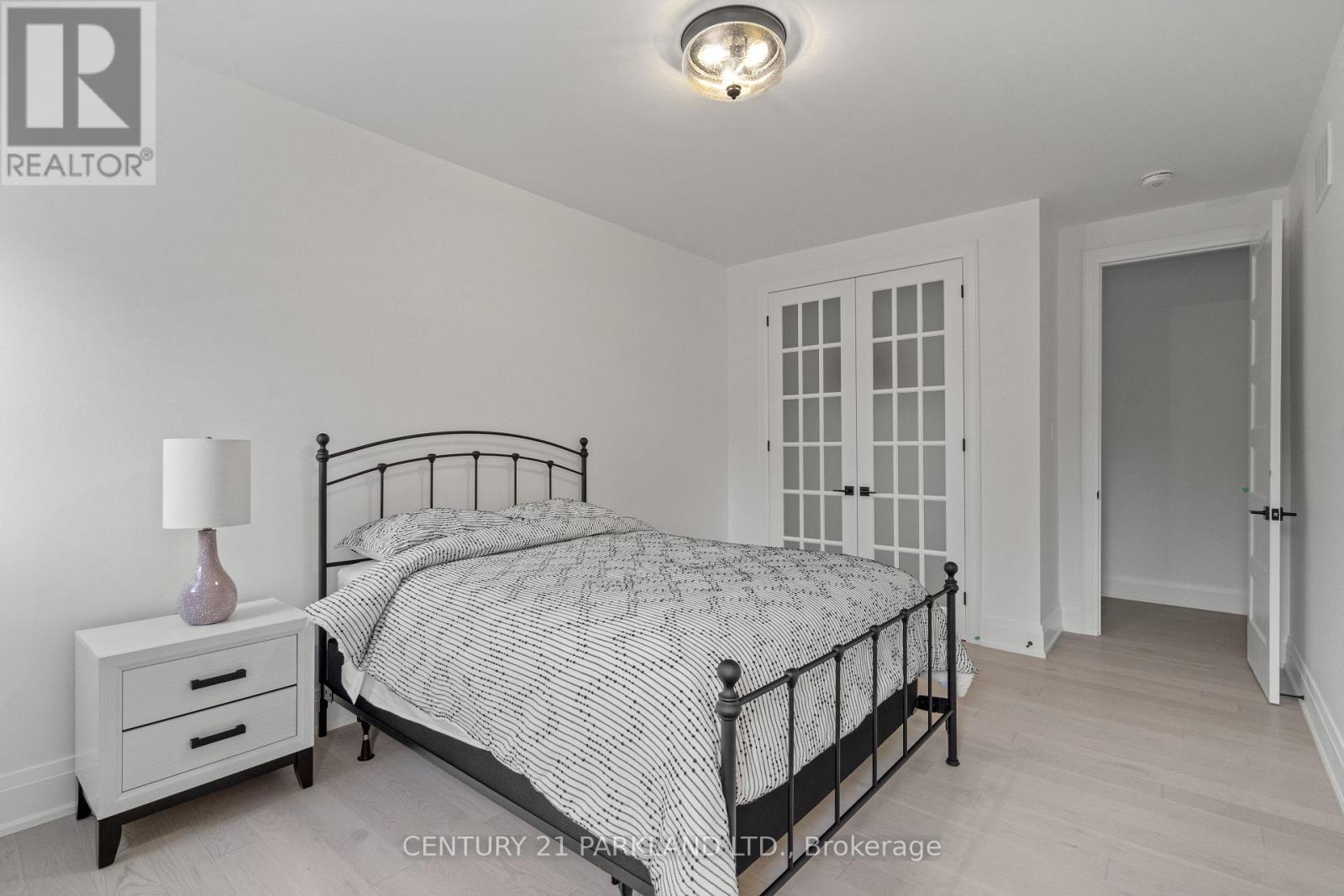 326 Tiny Beaches Road S, Tiny, ON - Indoor Photo Showing Bedroom