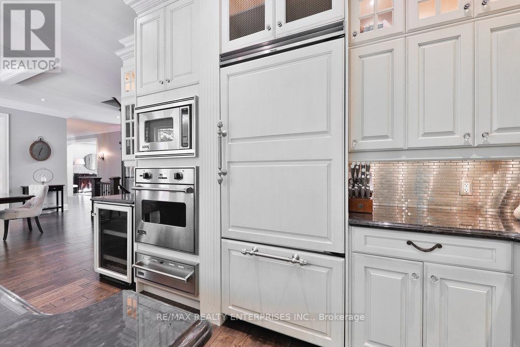 5047 Lakeshore Road, Burlington, ON - Indoor Photo Showing Kitchen