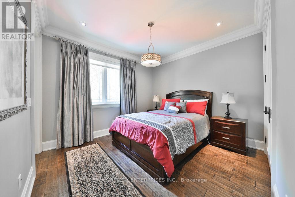 5047 Lakeshore Road, Burlington, ON - Indoor Photo Showing Bedroom