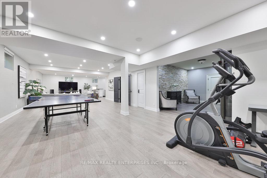 5047 Lakeshore Road, Burlington, ON - Indoor Photo Showing Gym Room