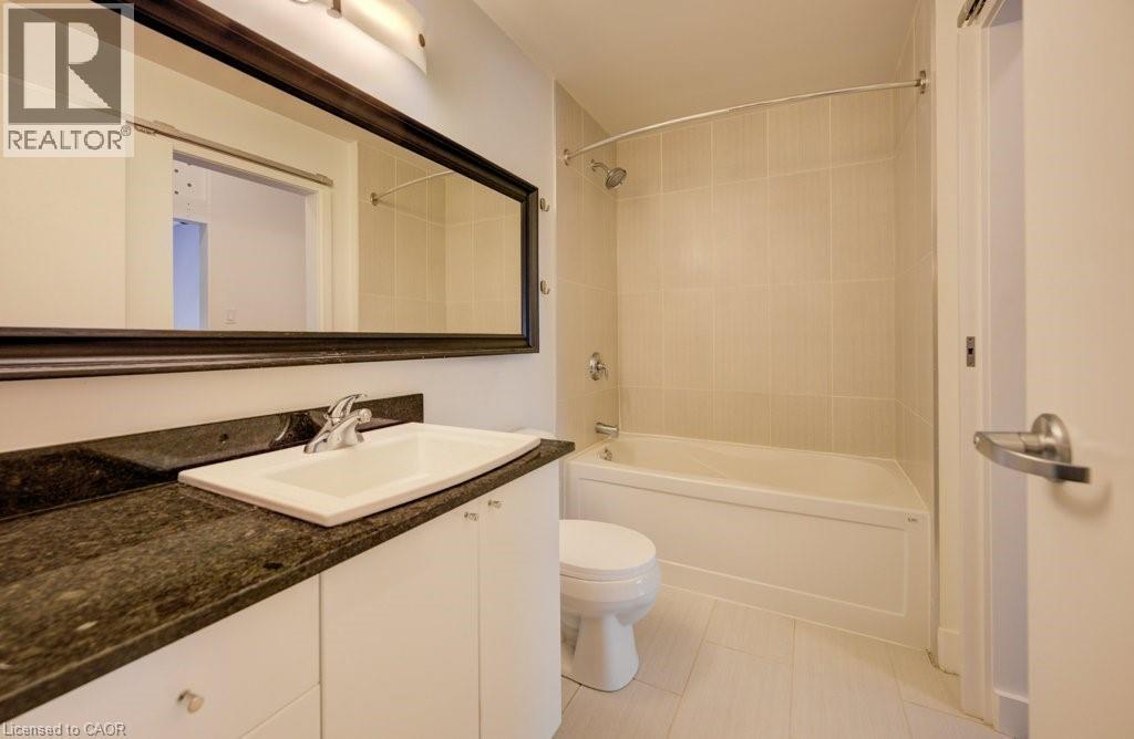 15 Devitt Avenue S Unit# 302, Waterloo, ON - Indoor Photo Showing Bathroom