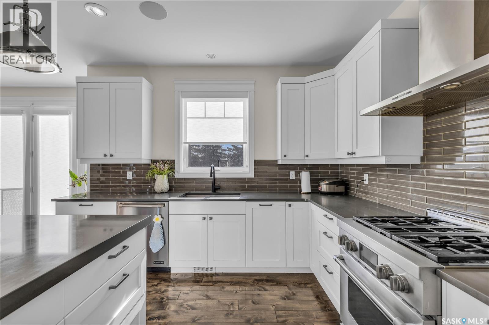 438 Horlick Manor, Saskatoon, SK - Indoor Photo Showing Kitchen With Upgraded Kitchen