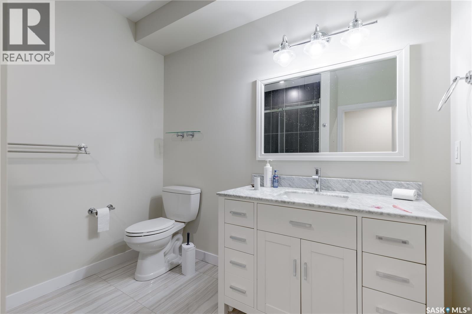 438 Horlick Manor, Saskatoon, SK - Indoor Photo Showing Bathroom