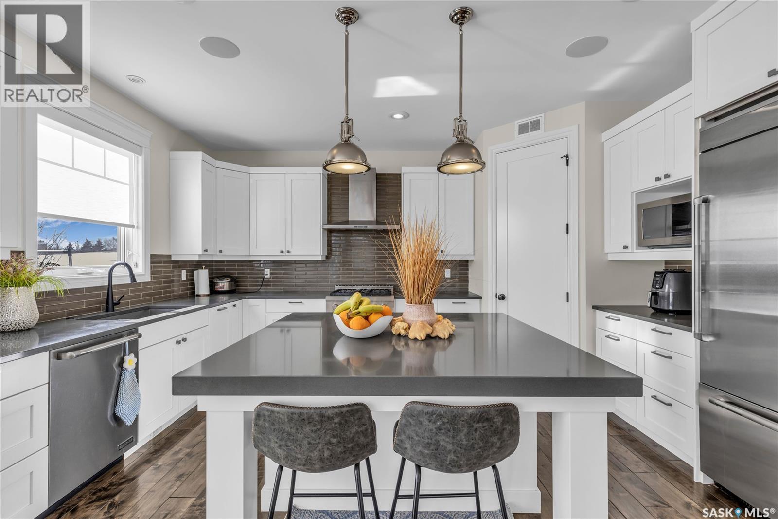 438 Horlick Manor, Saskatoon, SK - Indoor Photo Showing Kitchen With Upgraded Kitchen