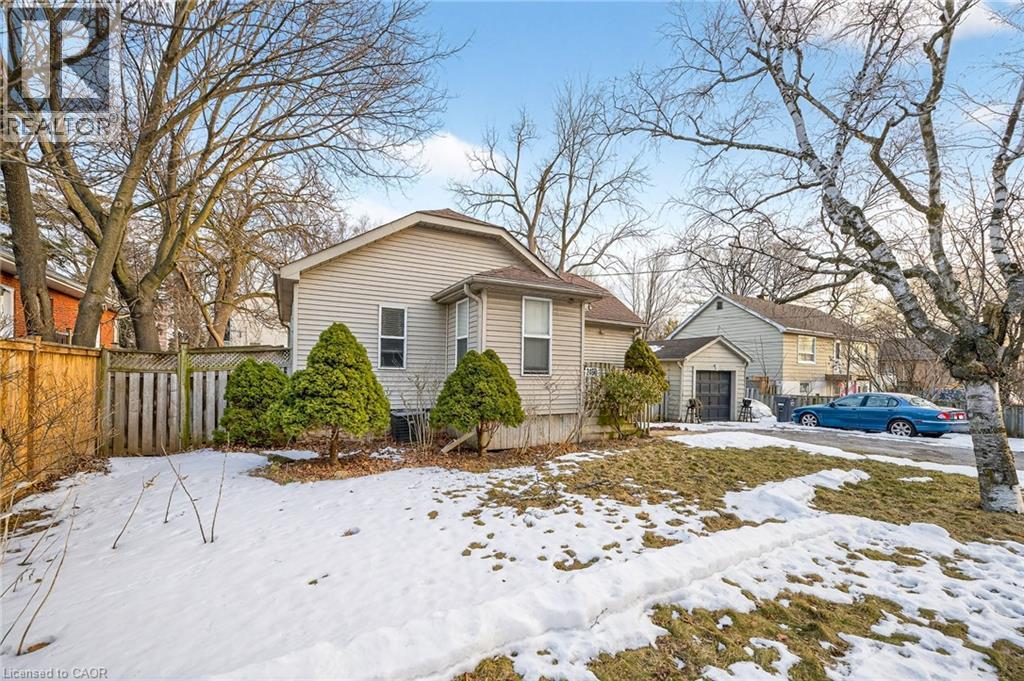 2450 Woodward Avenue, Burlington, ON - Outdoor