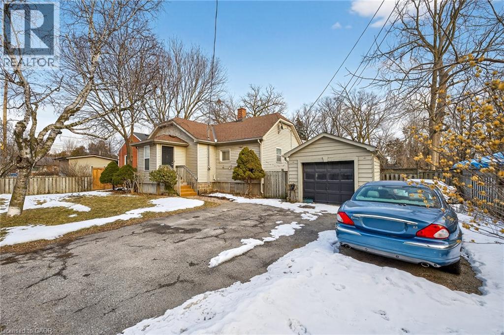 2450 Woodward Avenue, Burlington, ON - Outdoor