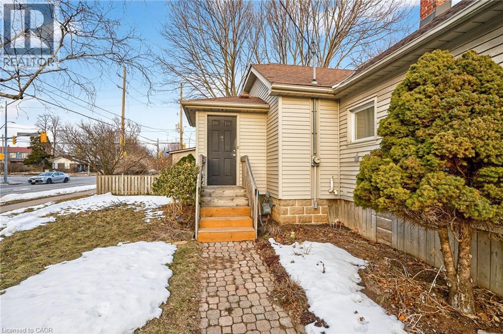 2450 Woodward Avenue, Burlington, ON - Outdoor