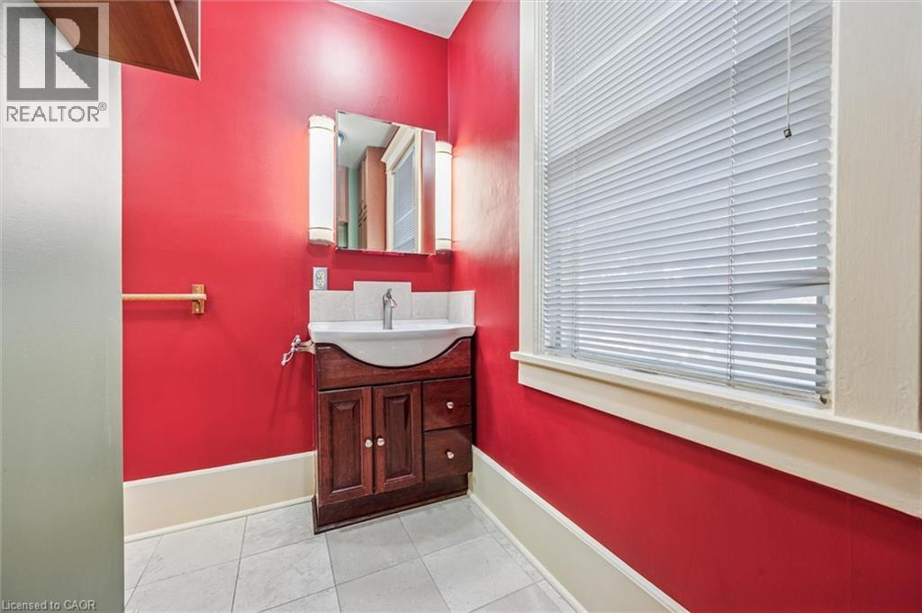 5 Dekay Street, Kitchener, ON - Indoor Photo Showing Bathroom